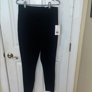 NWT crown & ivy True Black Ponte Leggings women’s size large